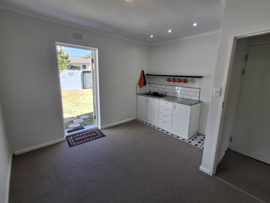 To Let 1 Bedroom Property for Rent in Sunnydale Western Cape